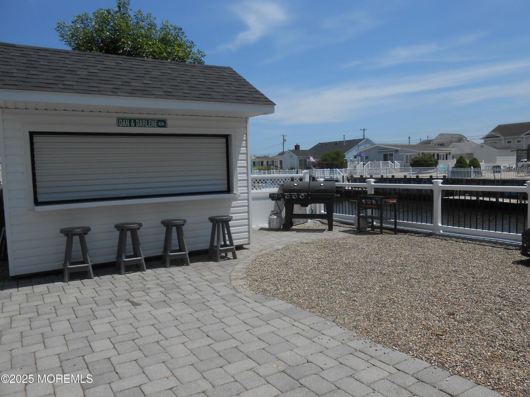 Detached Garage, Exterior