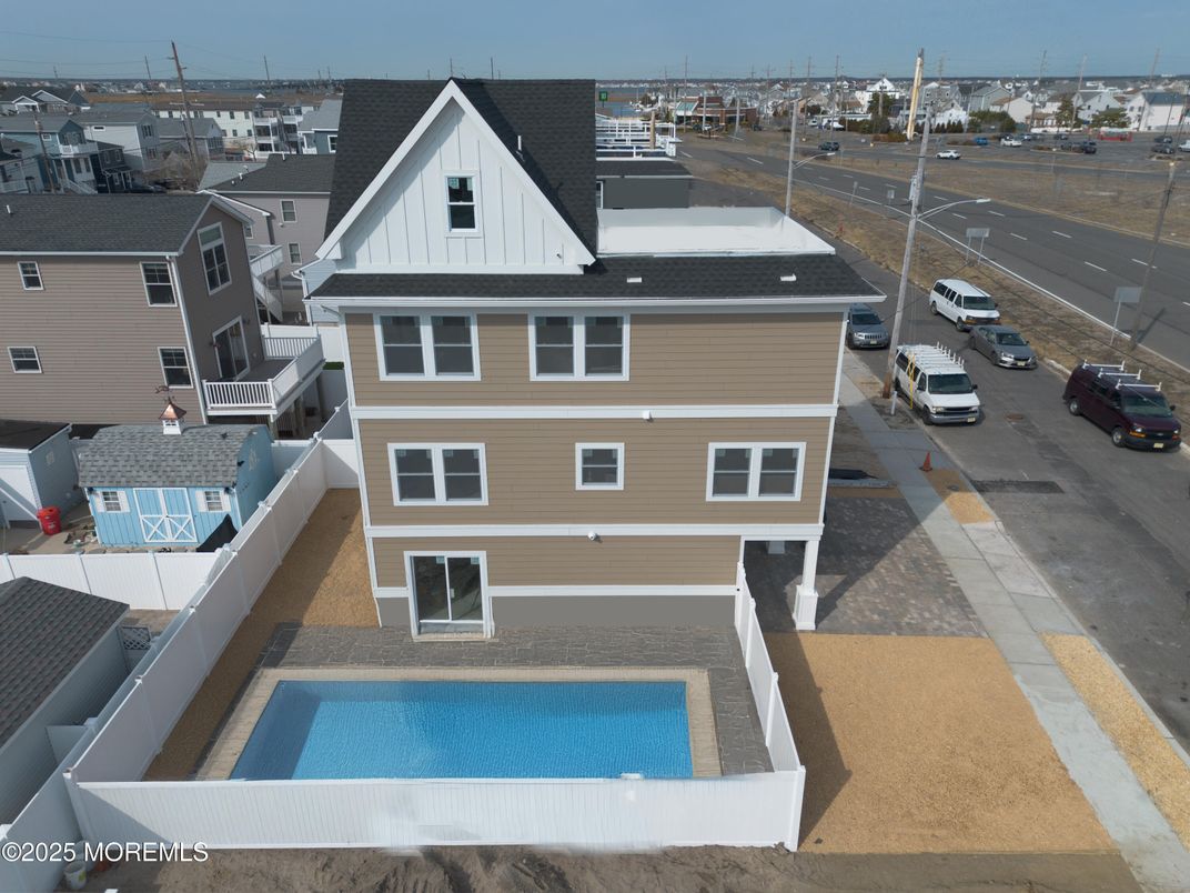 Exterior, Pool