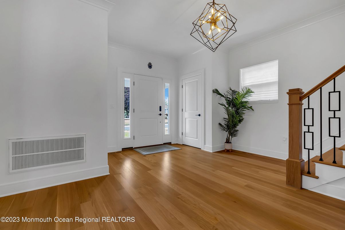 Chandelier, Empty room, Interior, Pendant Lights, Wood Texture Flooring