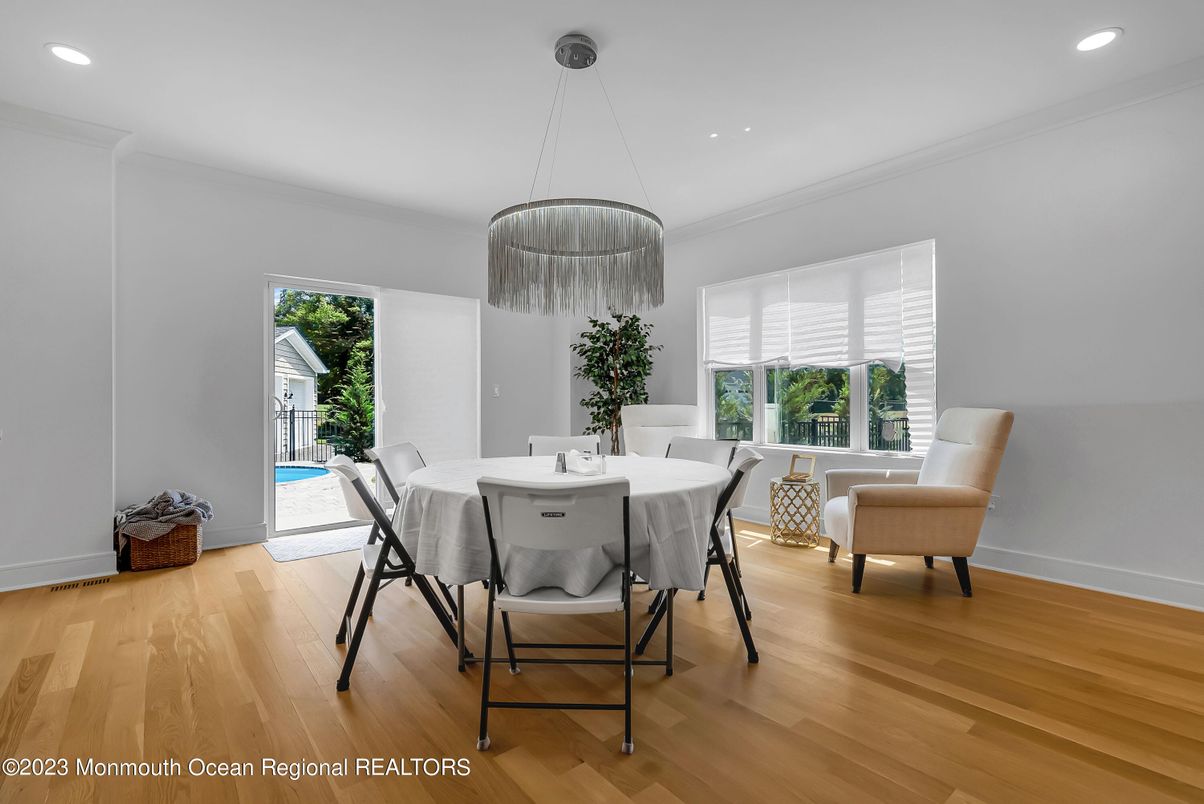 Chandelier, Dining room, Interior, Recessed Lighting, Wood Texture Flooring
