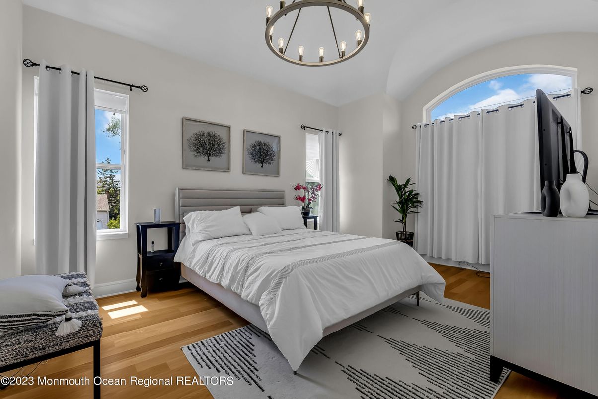 Bedroom, Interior, Pendant Lights, Wood Texture Flooring