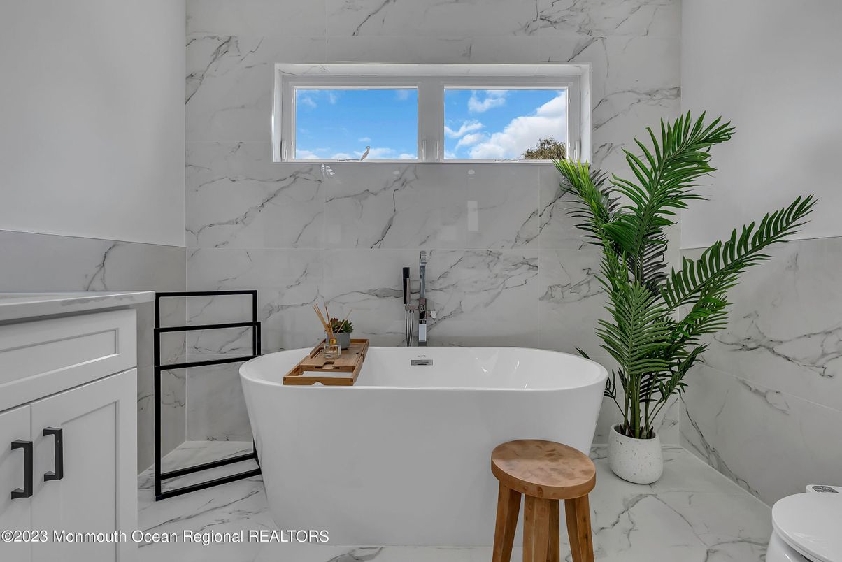 Bathroom, Free Standing Baths, Interior, Marble, Marble Walls