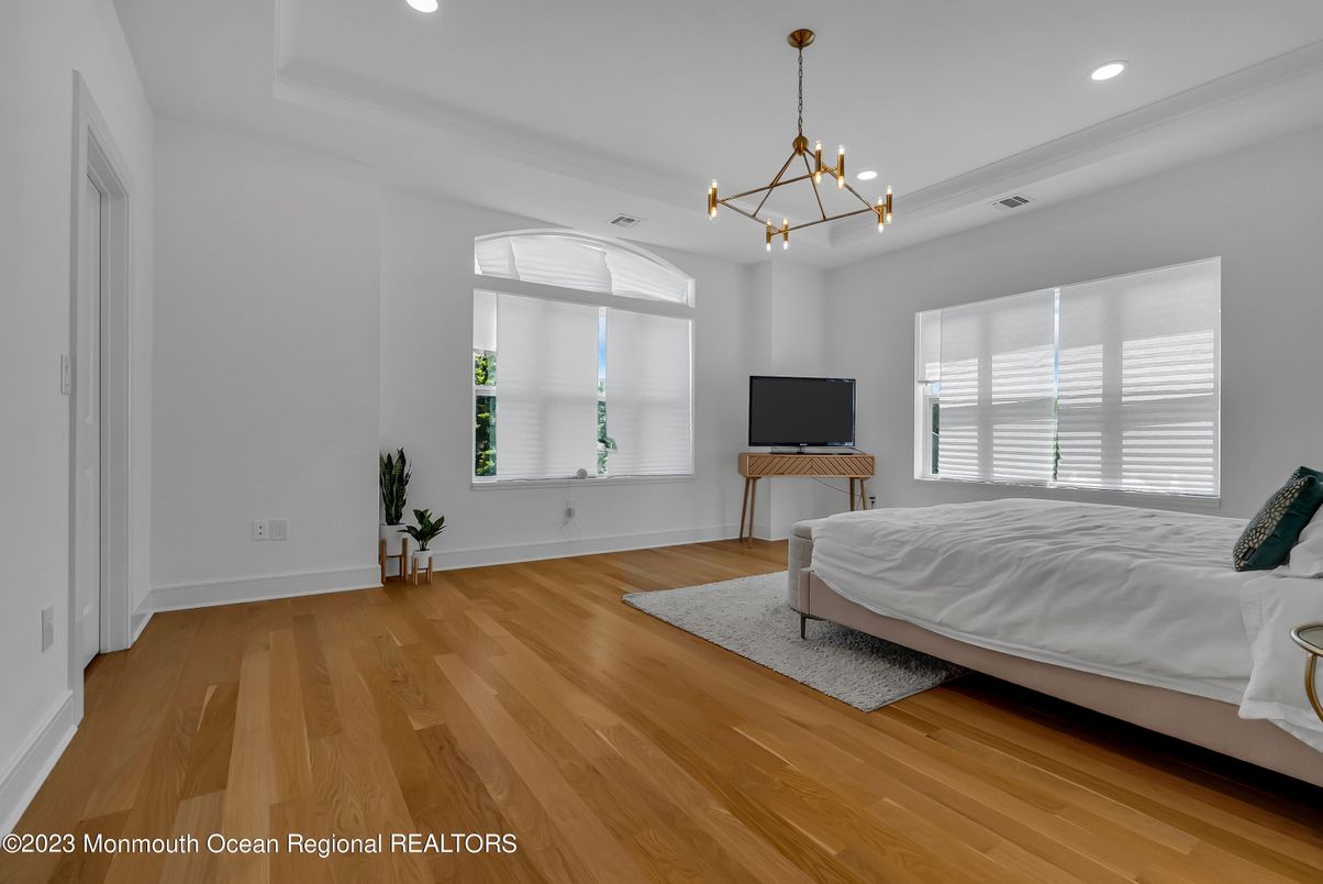 Bedroom, Interior, Pendant Lights, Recessed Lighting, Wood Texture Flooring