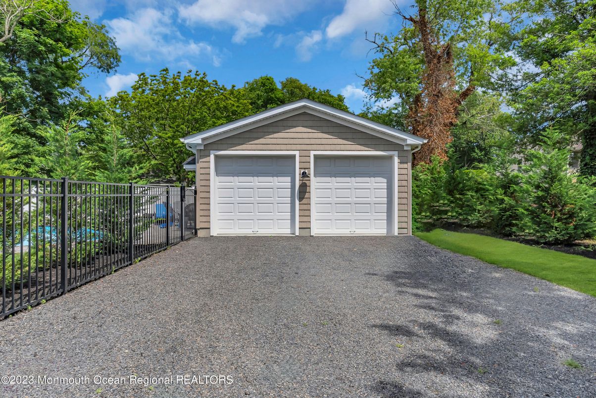 Detached Garage, Exterior