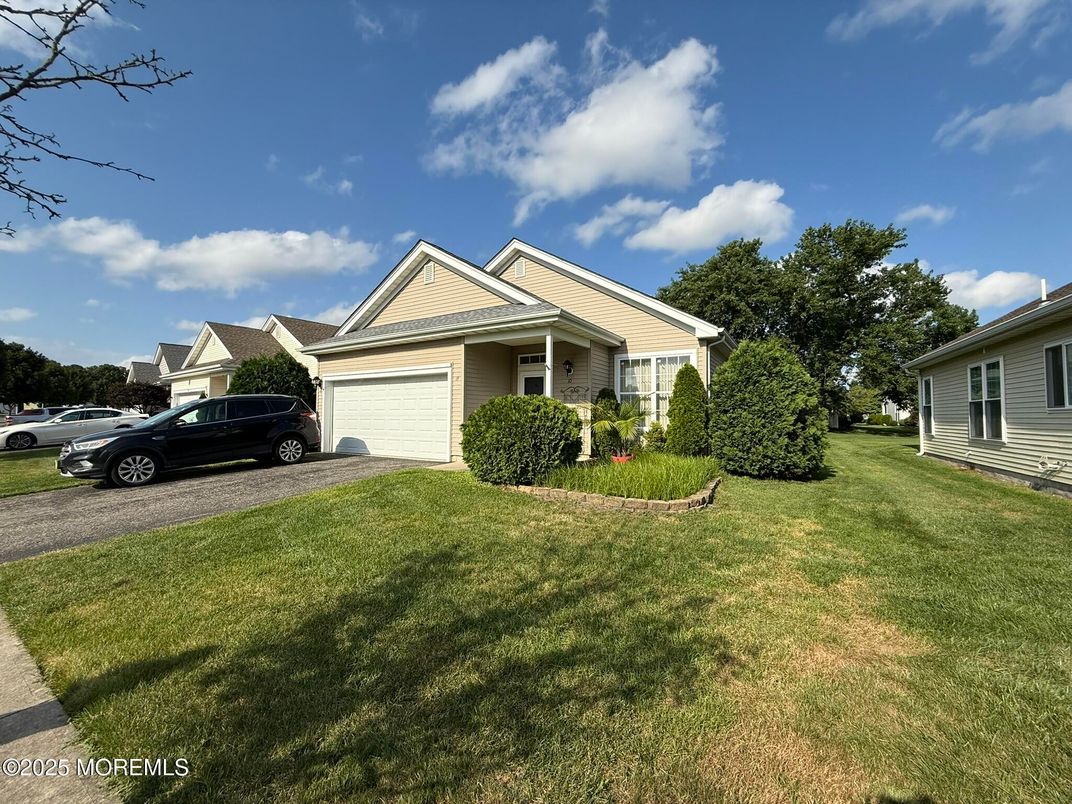 Attached, Exterior, Facade, Cape Cod
