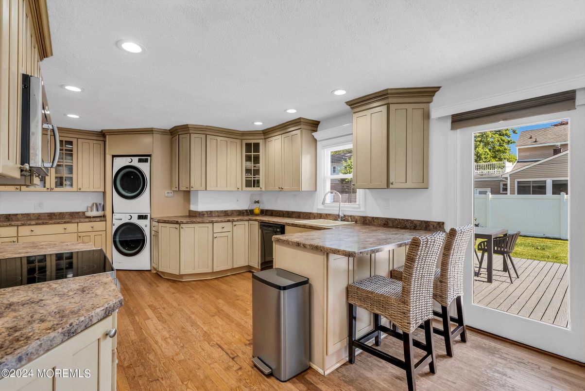 Interior, Kitchen, Recessed Lighting, Washer, Wood Texture Flooring