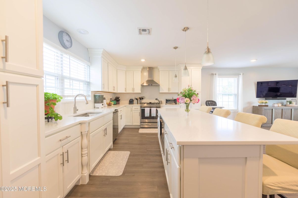 Interior, Kitchen, Pendant Lights, Recessed Lighting, Wood Texture Flooring