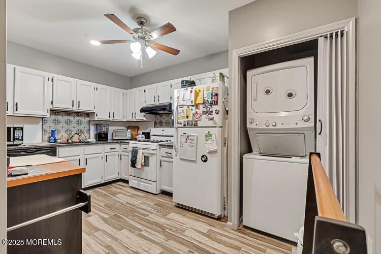 Interior, Kitchen, Recessed Lighting, Washer, Wood Texture Flooring