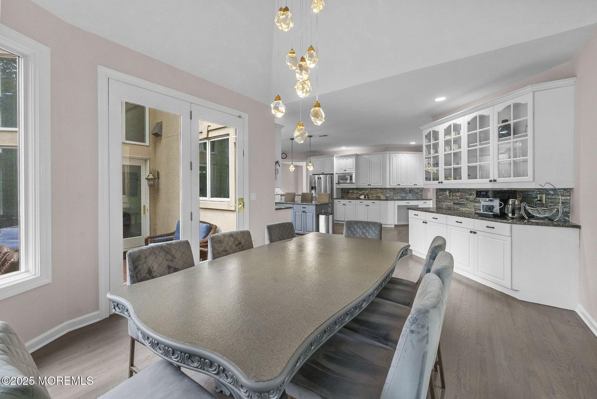 Dining room, Interior, Kitchen, Pendant Lights, Recessed Lighting, Wood Texture Flooring