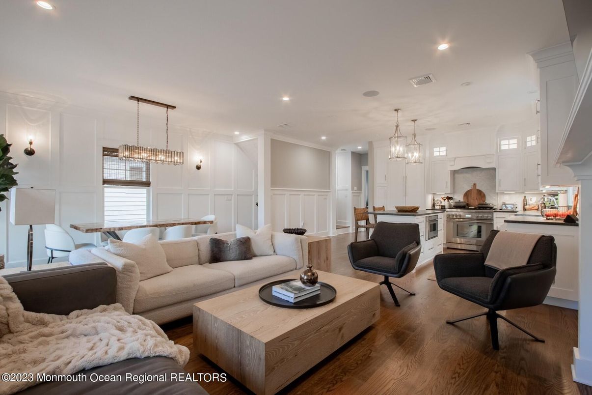 Dining room, Interior, Kitchen, Living room, Pendant Lights, Recessed Lighting, Stainless Steel Appliances, Wood Texture Flooring
