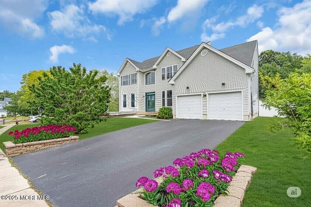 Attached, Exterior, Facade, Farmhouse