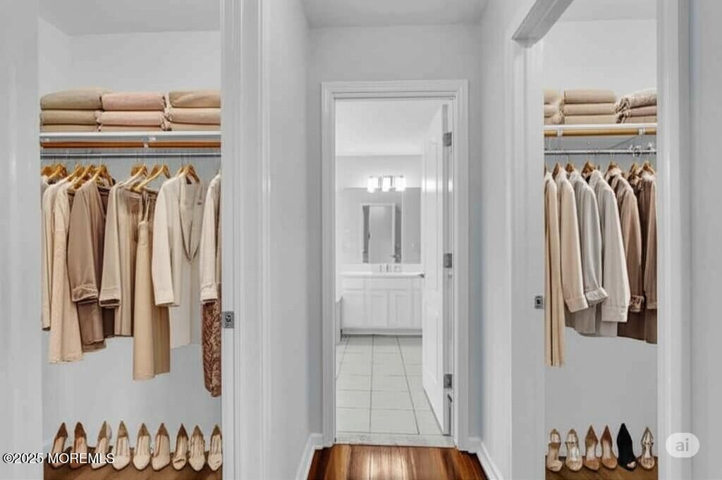 Bathroom, Interior, Walk-in Closets, Wood Texture Flooring