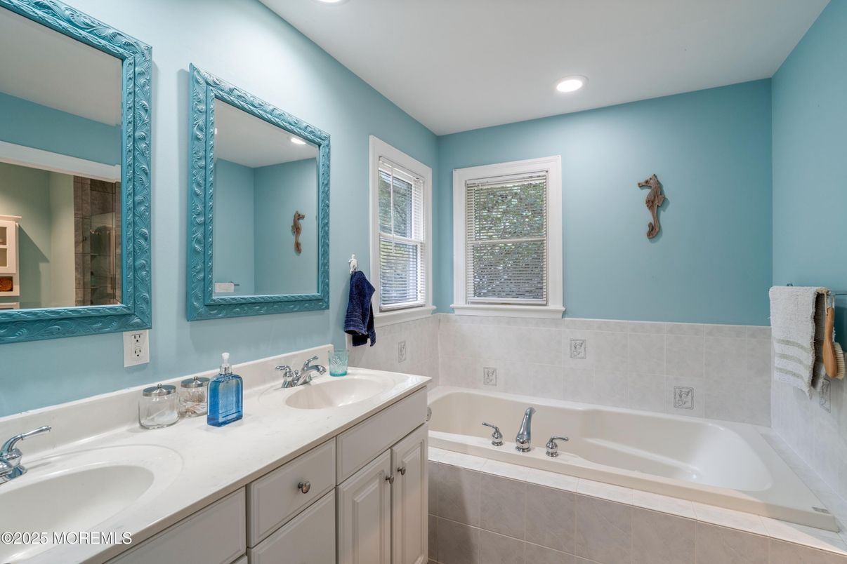 Bathroom, Dual Sink Vanities, Interior, Recessed Lighting