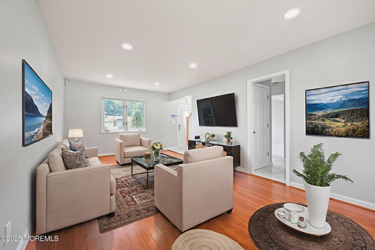 Interior, Living room, Recessed Lighting, Wood Texture Flooring