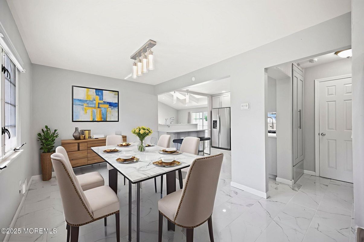Dining room, Interior, Kitchen, Marble, Pendant Lights