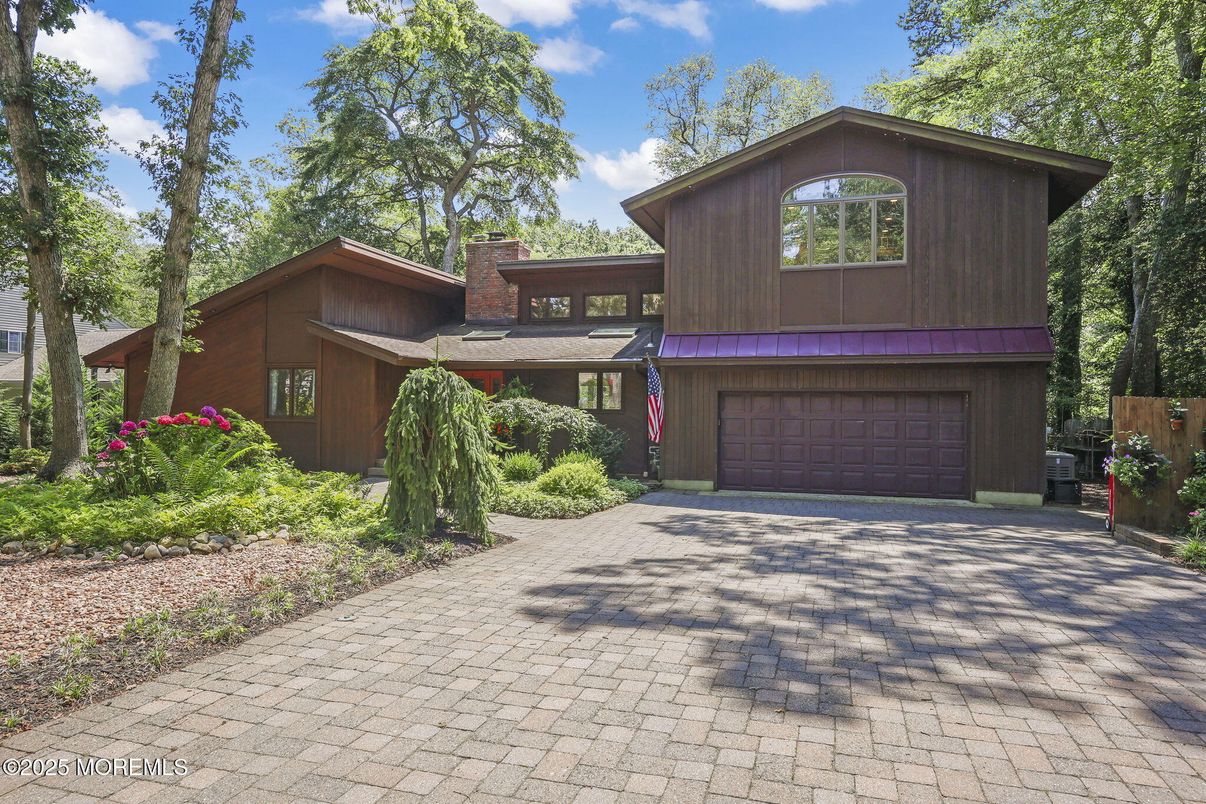 Attached, Exterior, Facade, Raised Ranch