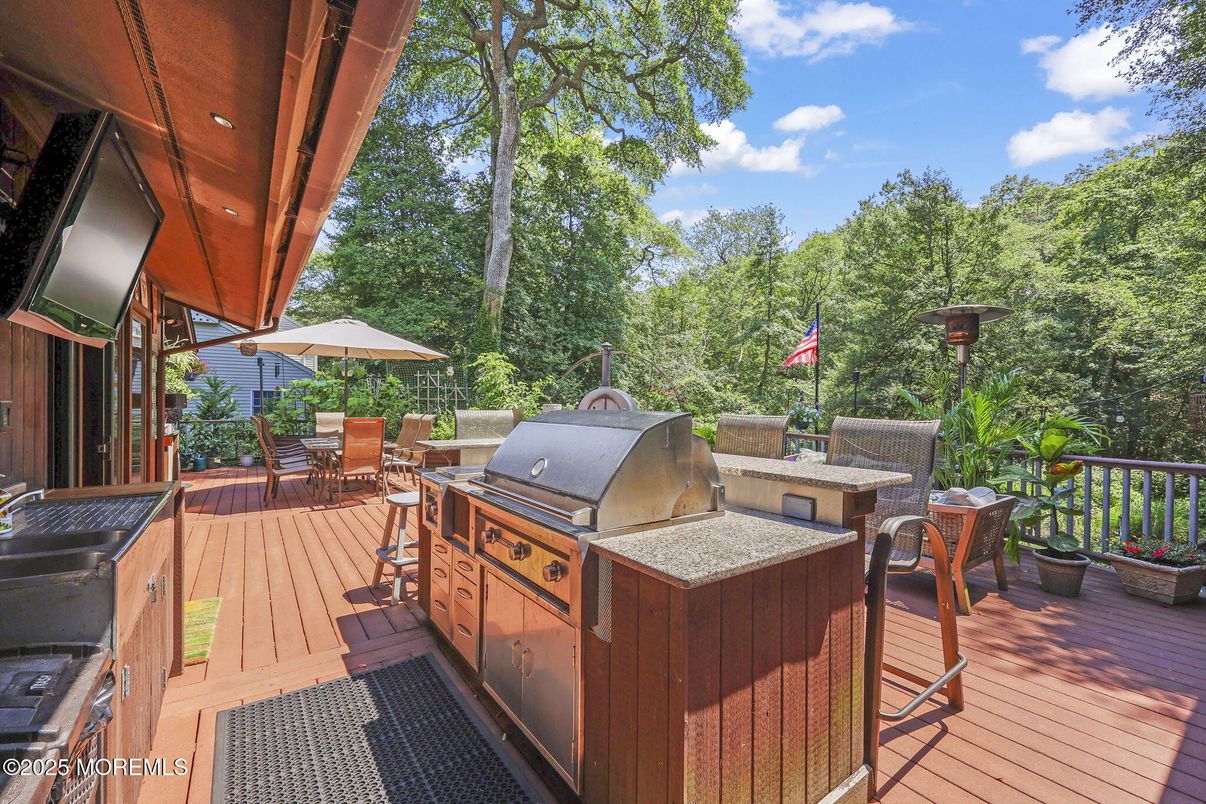 Exterior, Outdoor Kitchen