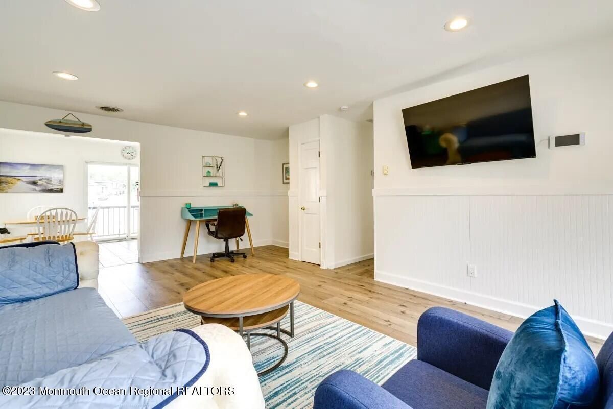 Home Office, Interior, Living room, Recessed Lighting, Wood Texture Flooring