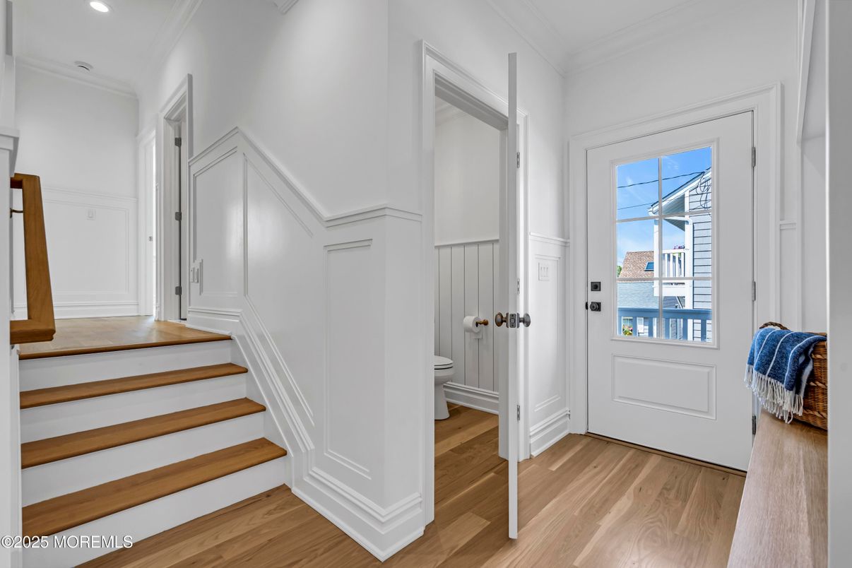 Interior, Recessed Lighting, Water, Wood Texture Flooring
