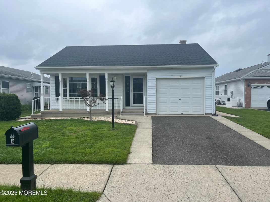 Attached, Exterior, Facade, Ranch