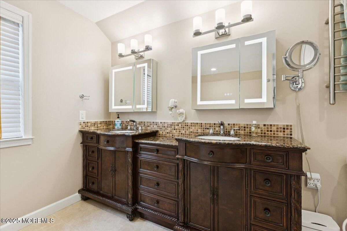 Bathroom, Dual Sink Vanities, Interior