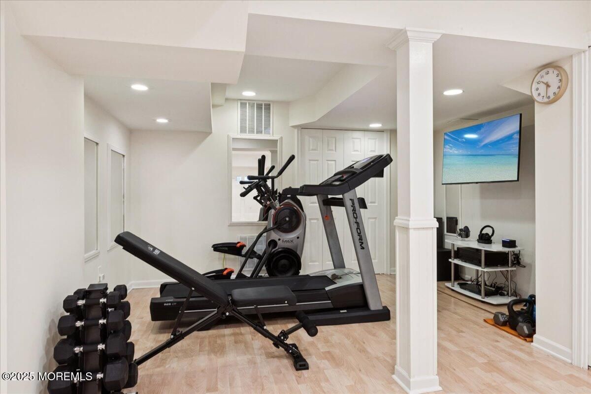 Fitness Equipment, Interior, Recessed Lighting, Wood Texture Flooring