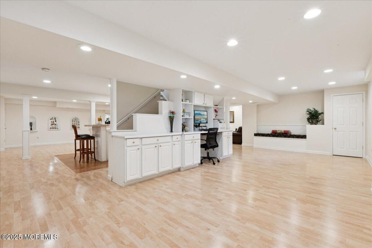 Interior, Recessed Lighting, Wood Texture Flooring