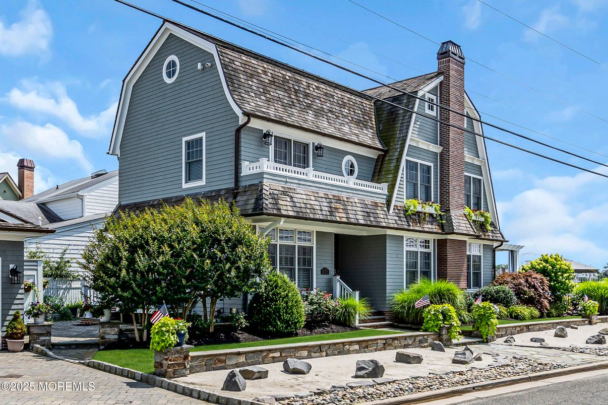 Exterior, Facade, Queen Anne Victorian