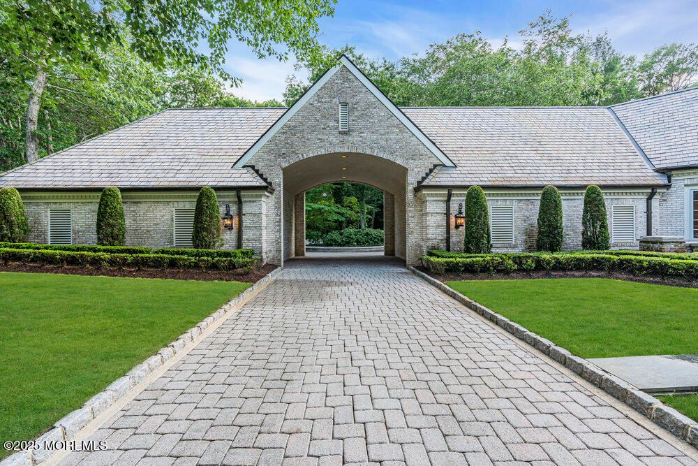 Exterior, Facade, Ranch