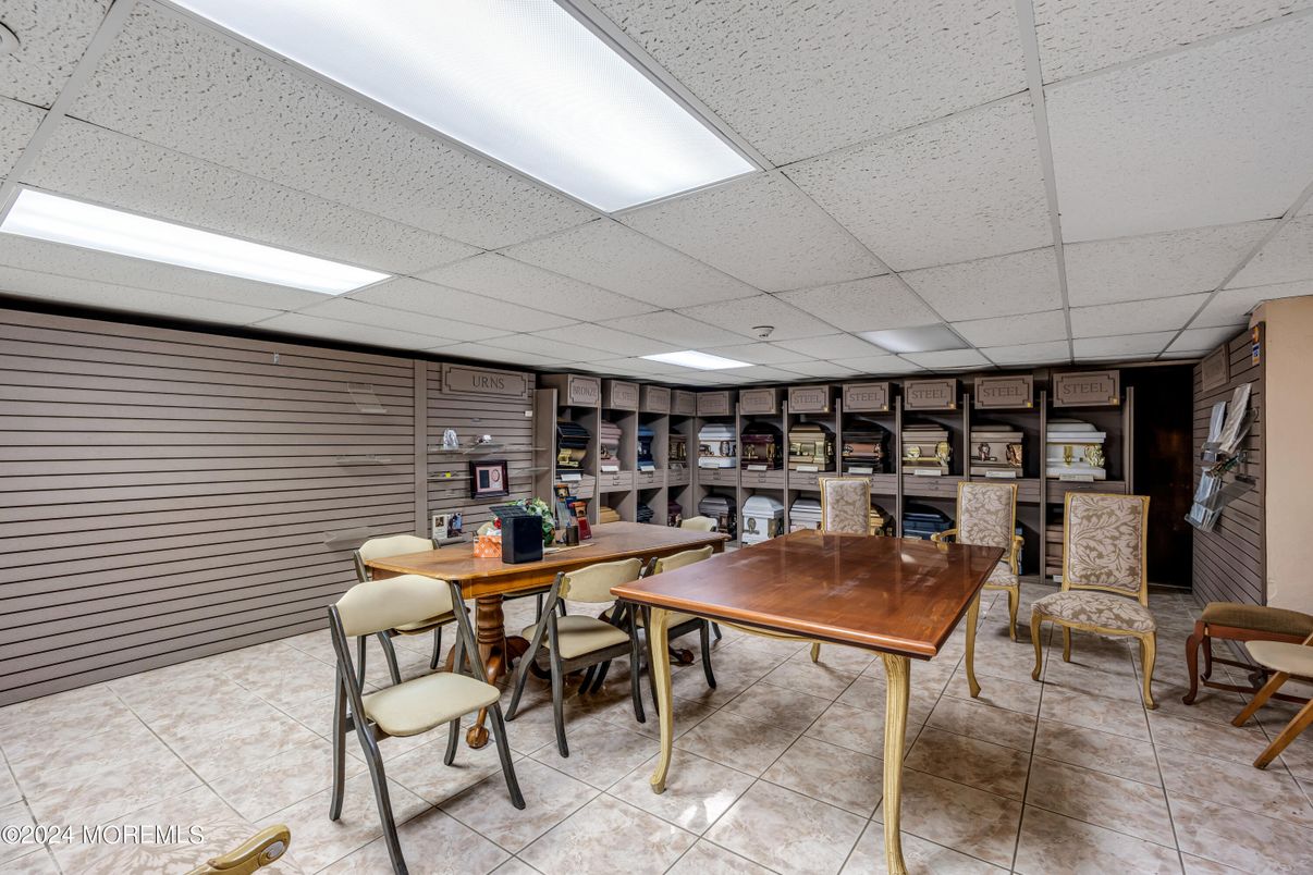 Dining room, Interior, Recessed Lighting
