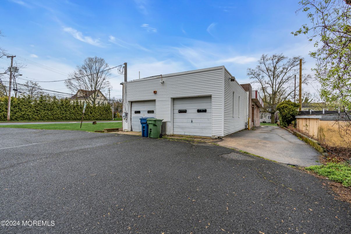 Backyard, Detached Garage, Exterior