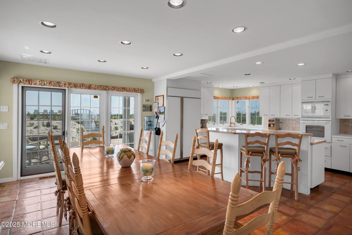 Dining room, Interior, Kitchen, Recessed Lighting