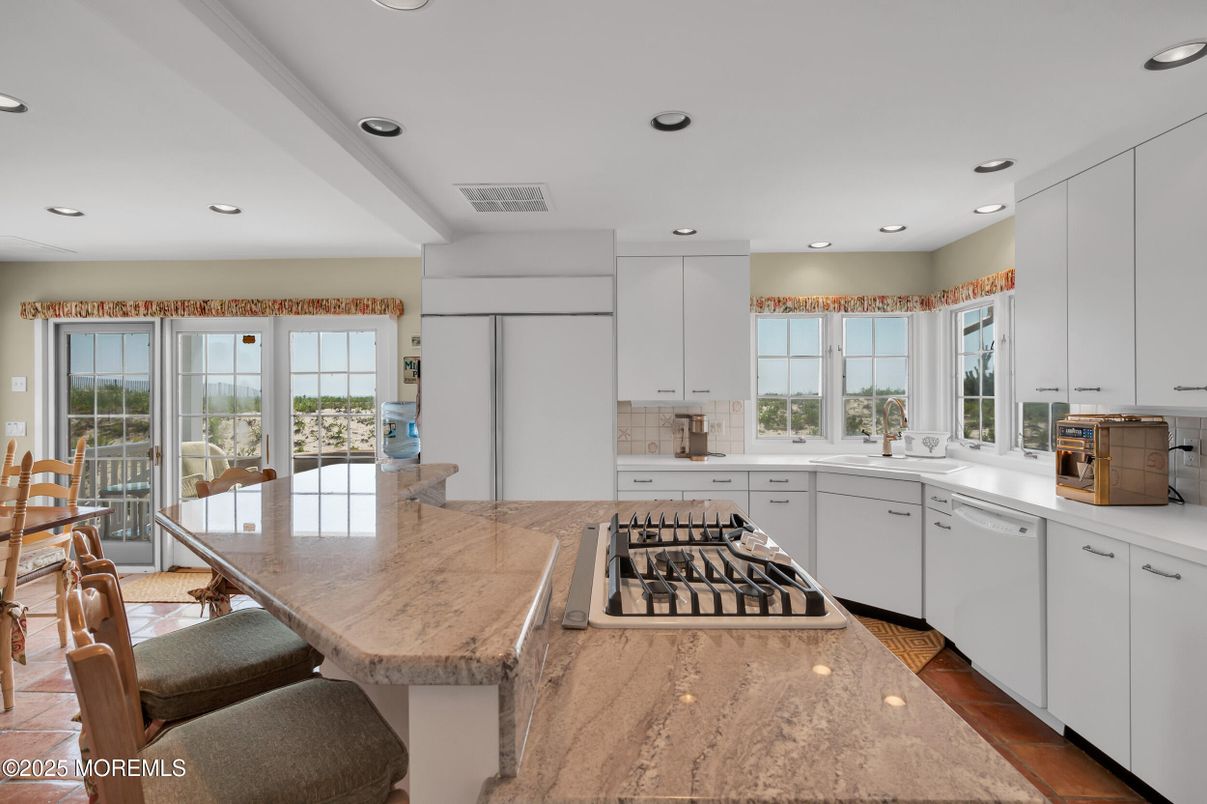 Dining room, Interior, Kitchen, Recessed Lighting