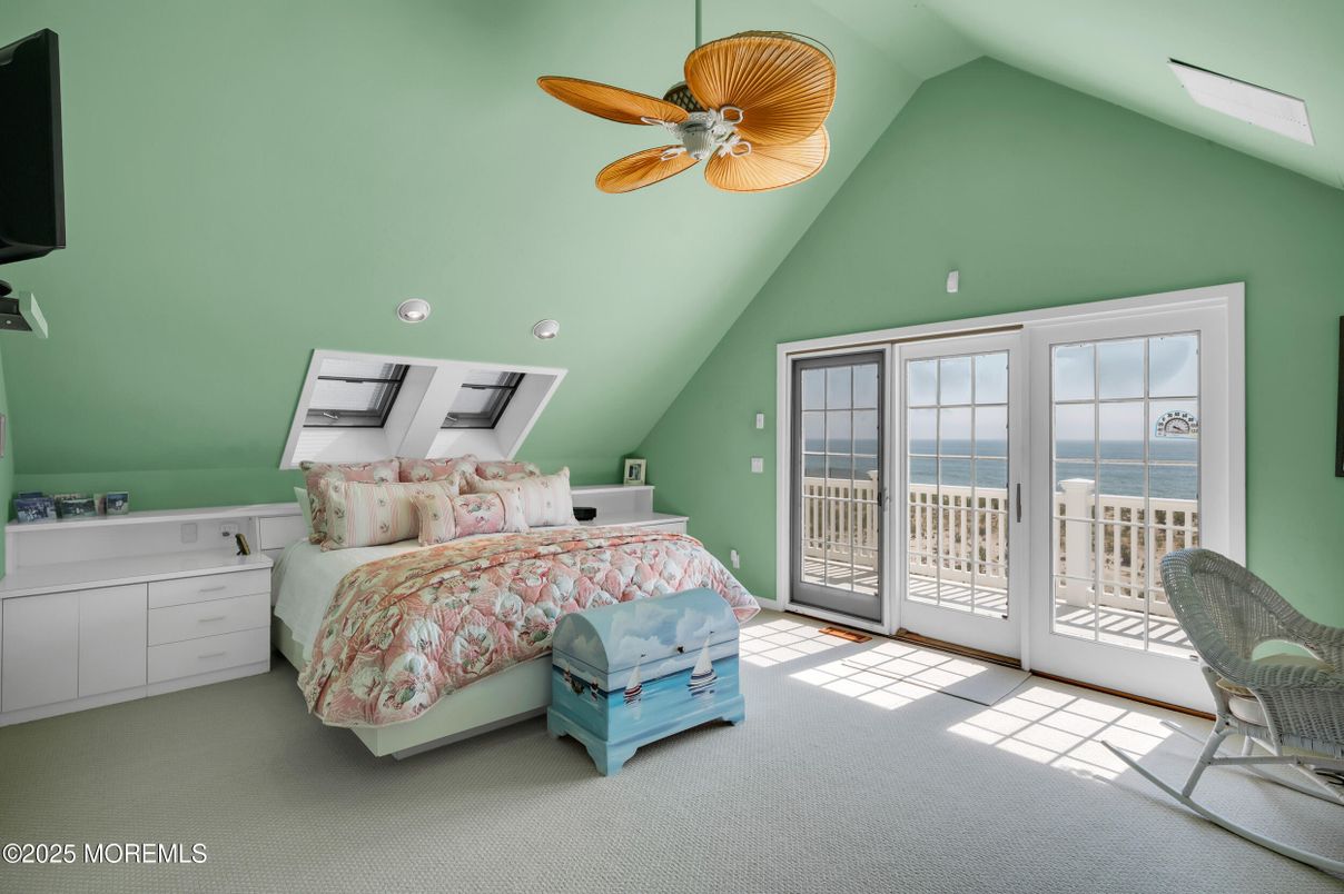 Bedroom, Interior, Water