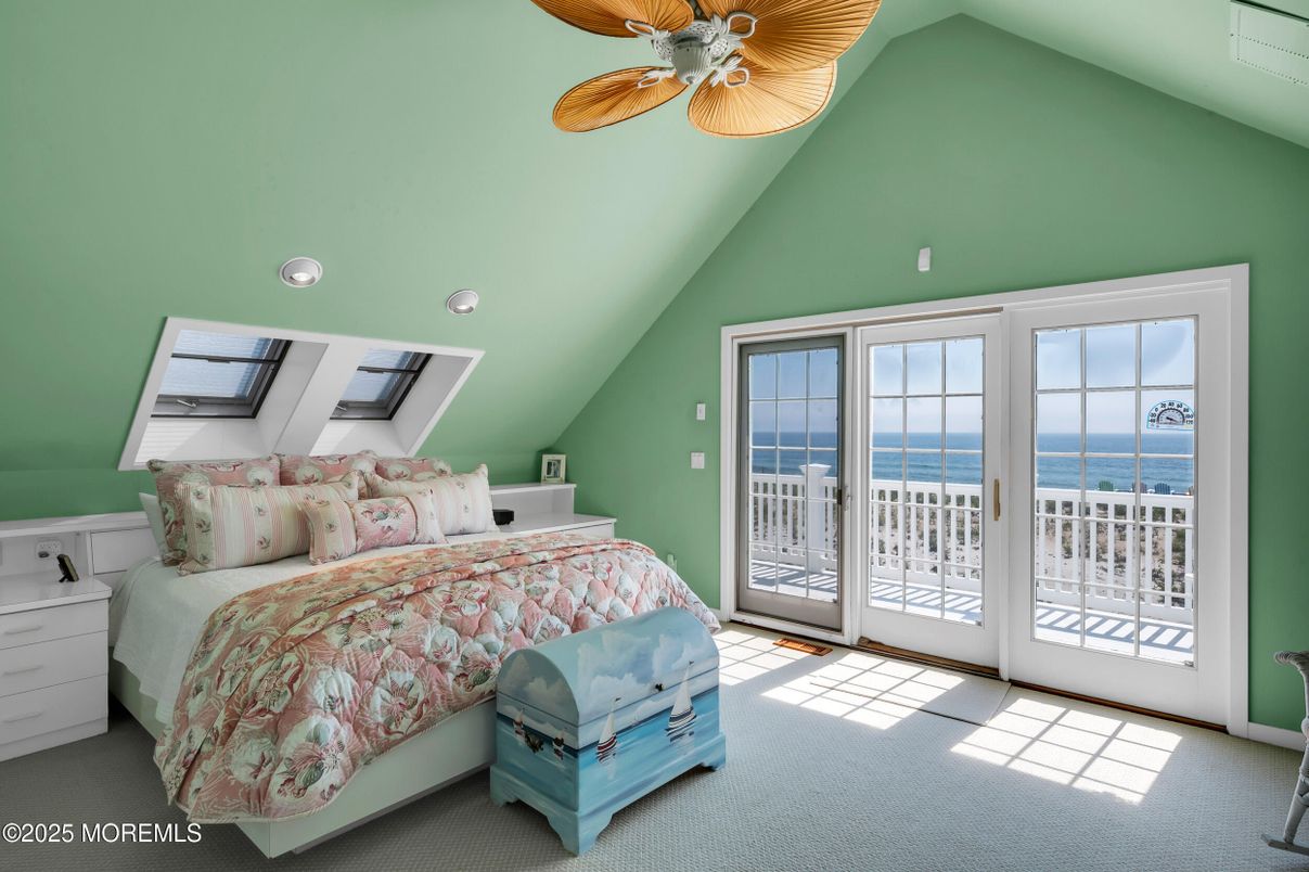 Bedroom, Interior, Water