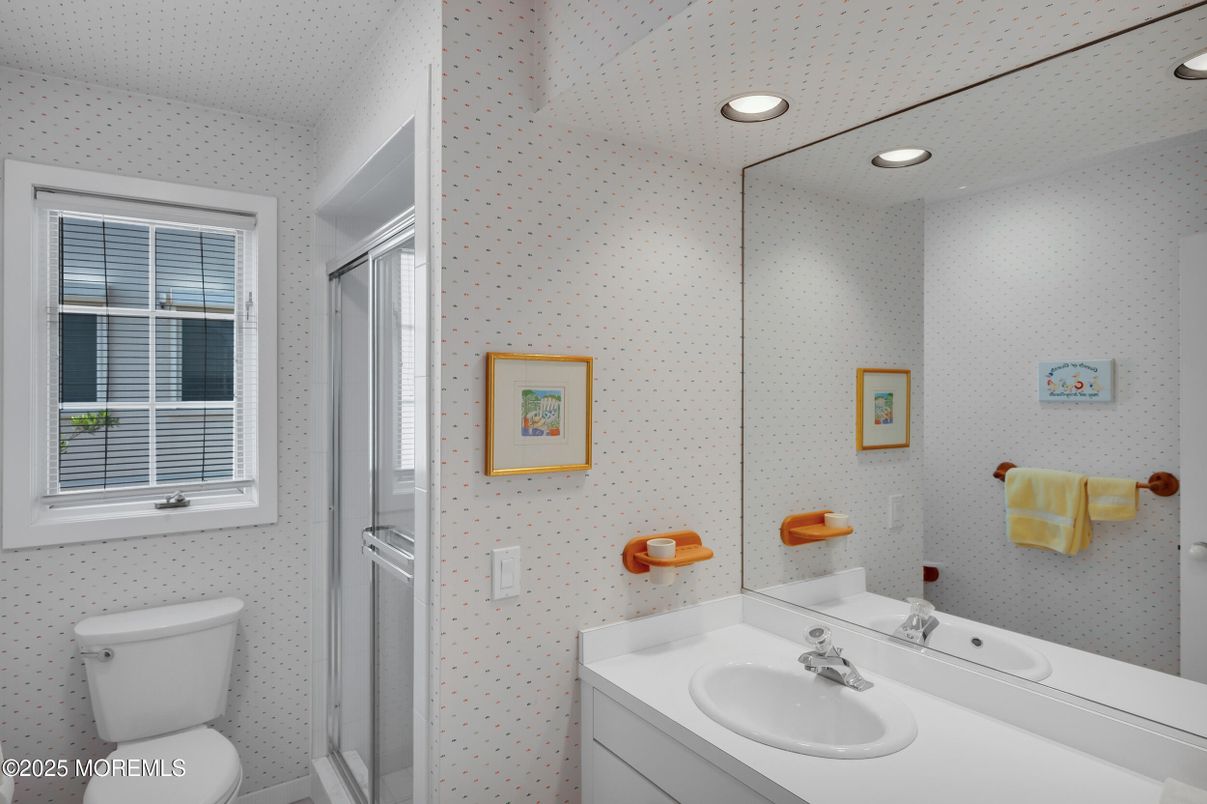 Bathroom, Interior, Recessed Lighting