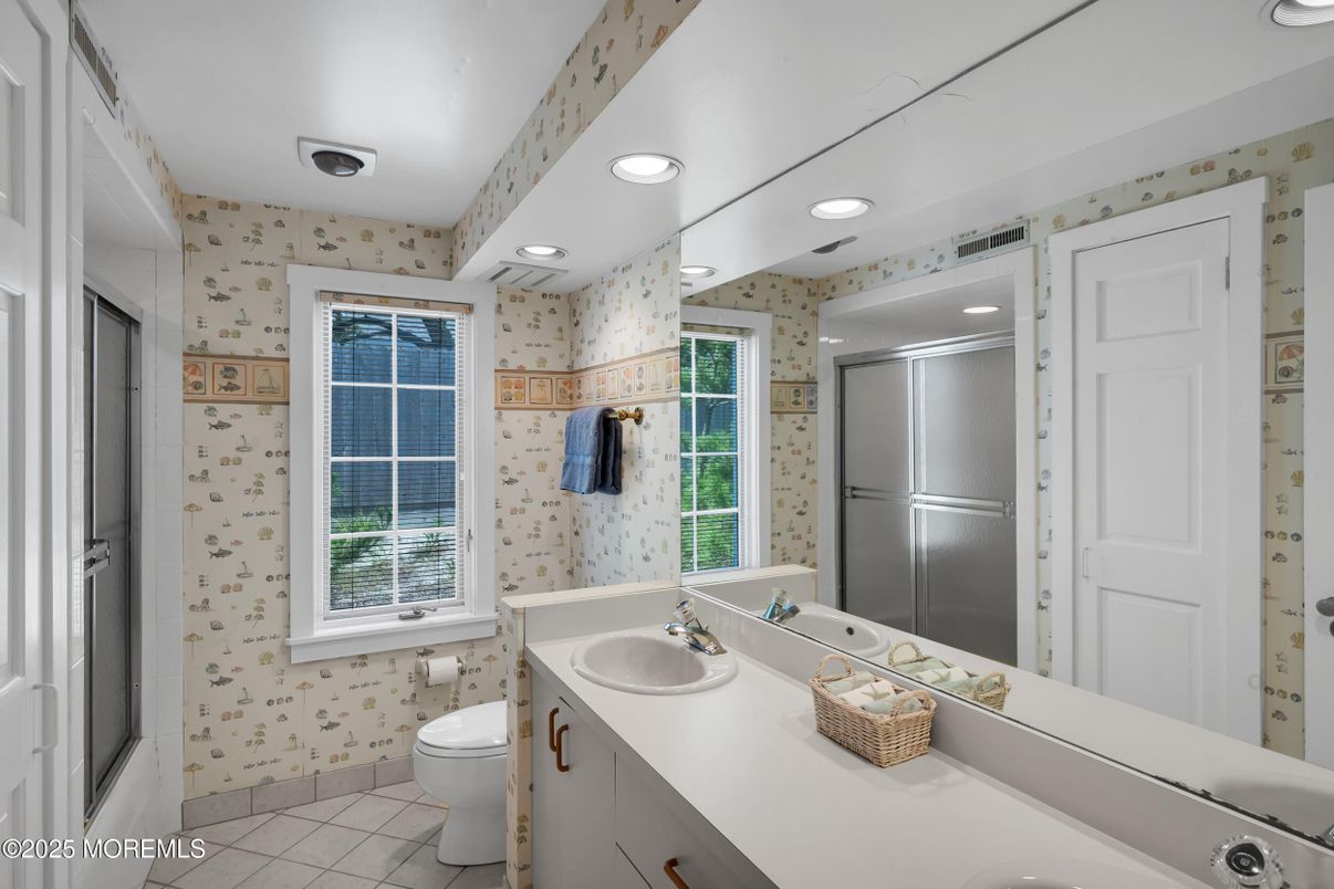 Bathroom, Dual Sink Vanities, Interior, Recessed Lighting