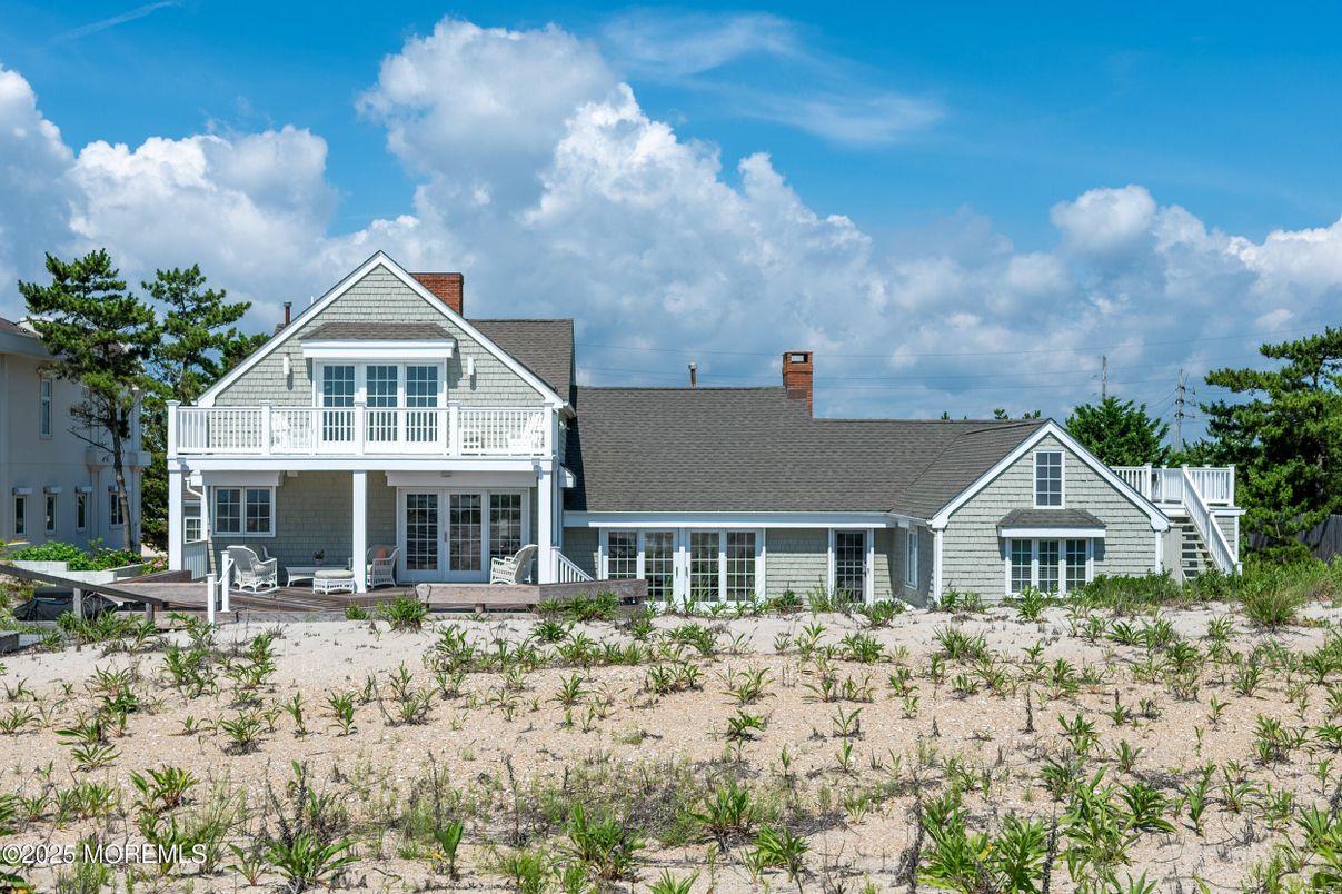 Exterior, Facade, Farmhouse