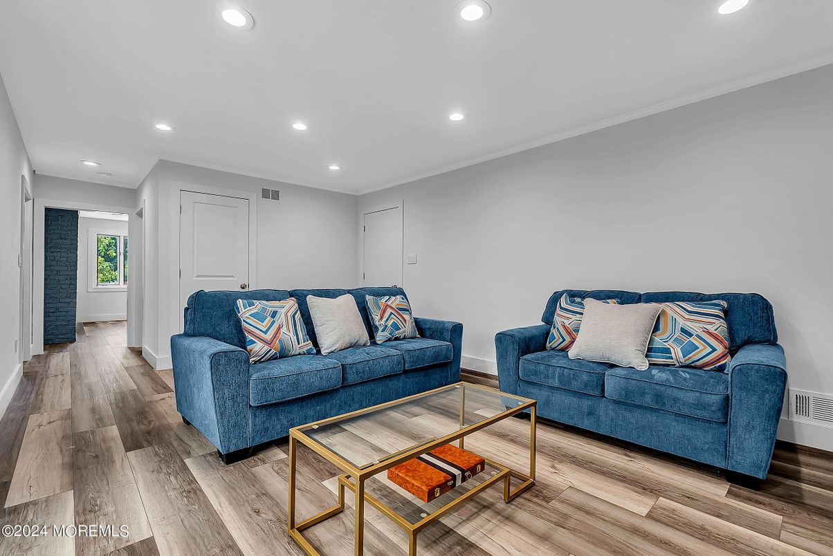 Interior, Living room, Recessed Lighting, Wood Texture Flooring