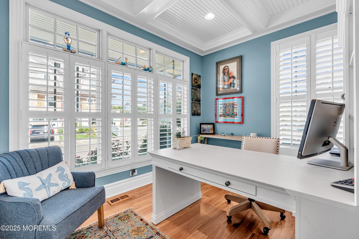 Home Office, Interior, Recessed Lighting, Wood Texture Flooring