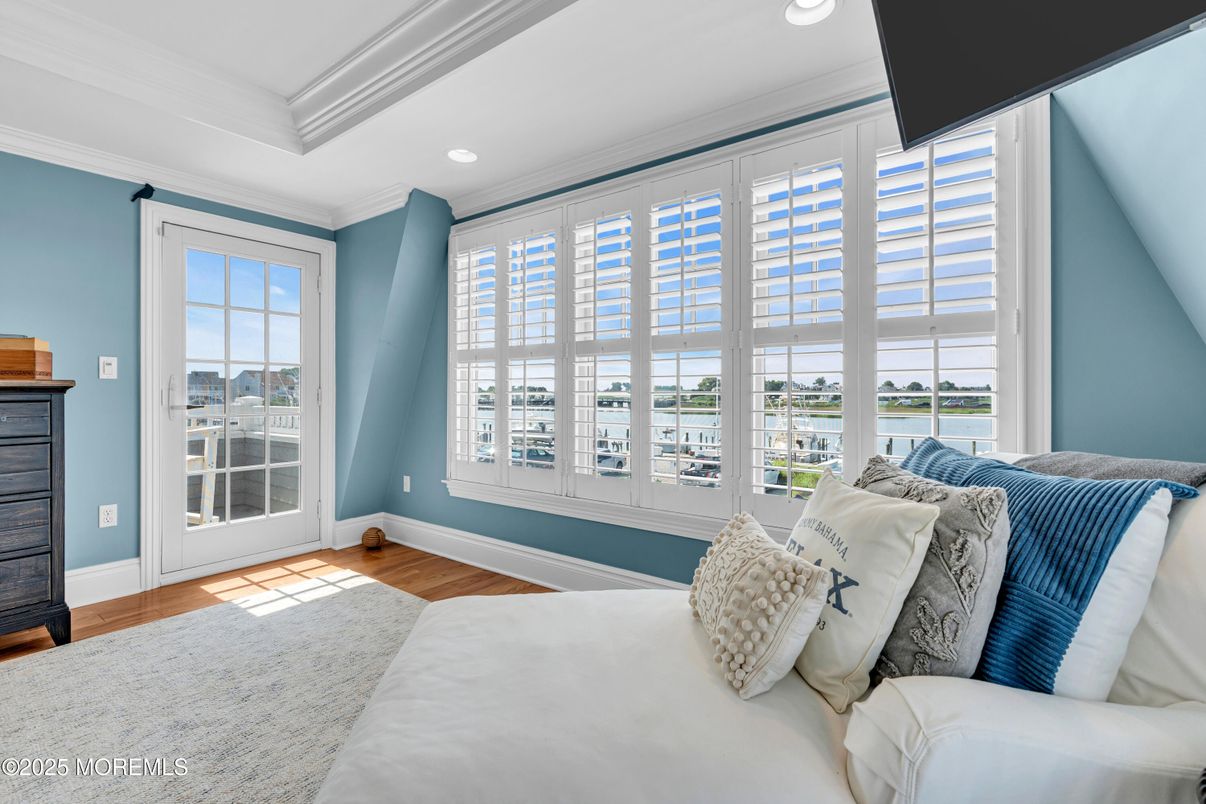 Bedroom, Interior, Recessed Lighting, Water, Wood Texture Flooring