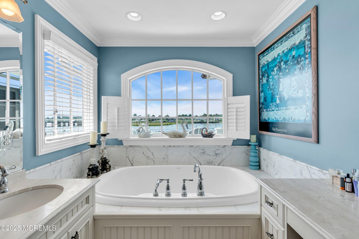 Bathroom, Interior, Recessed Lighting, Water