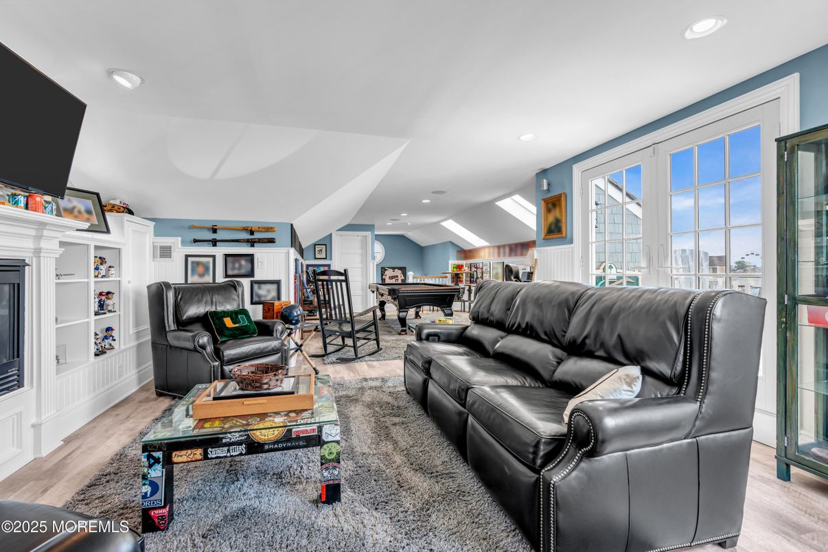 Game Room, Interior, Living room, Recessed Lighting, Wood Texture Flooring