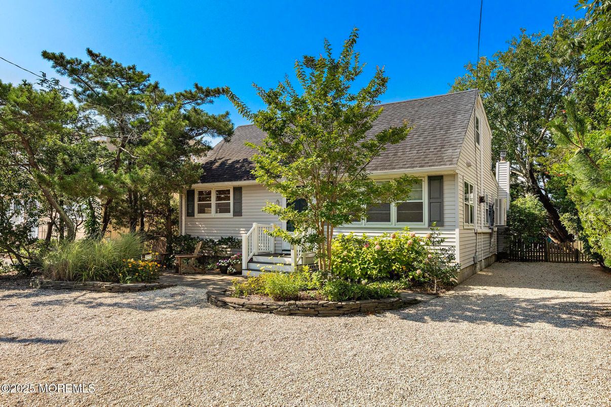Exterior, Facade, Cape Cod