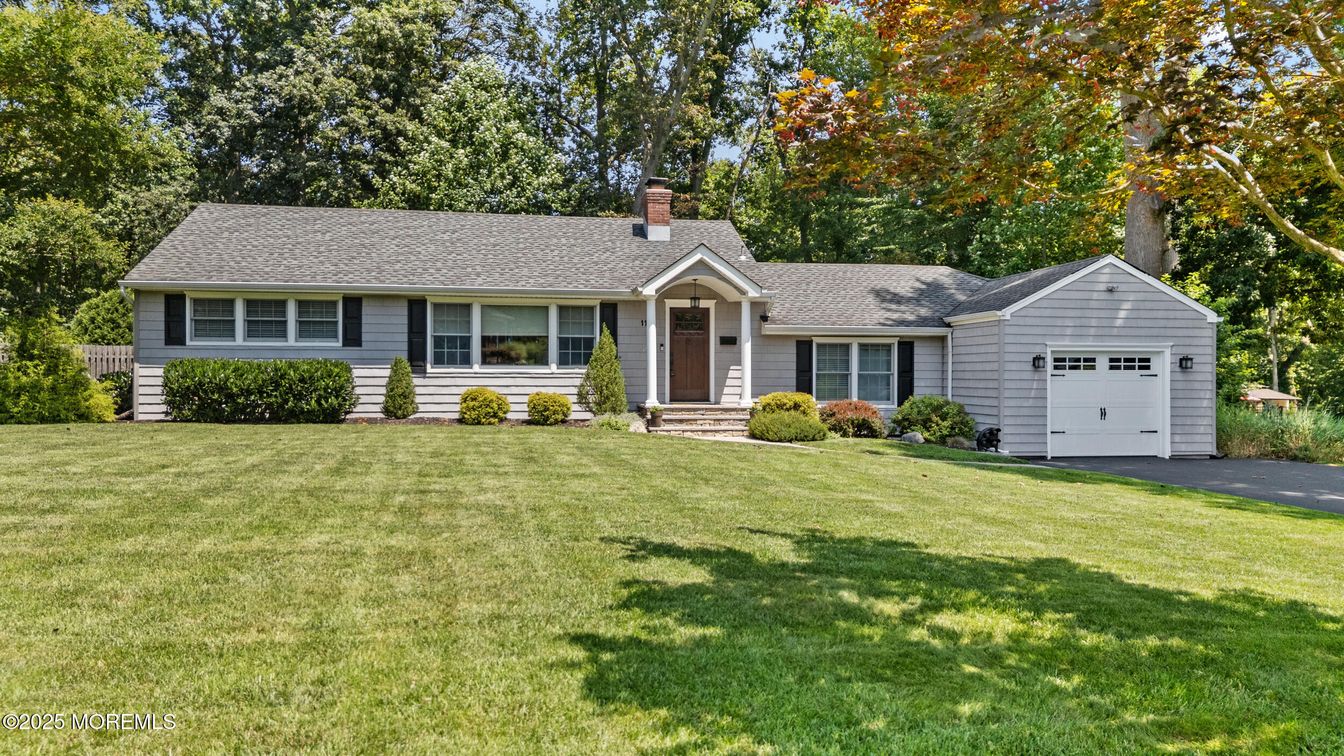 Attached, Exterior, Facade, Cape Cod