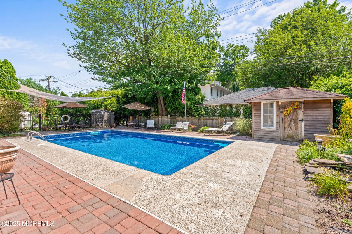 Exterior, Pool