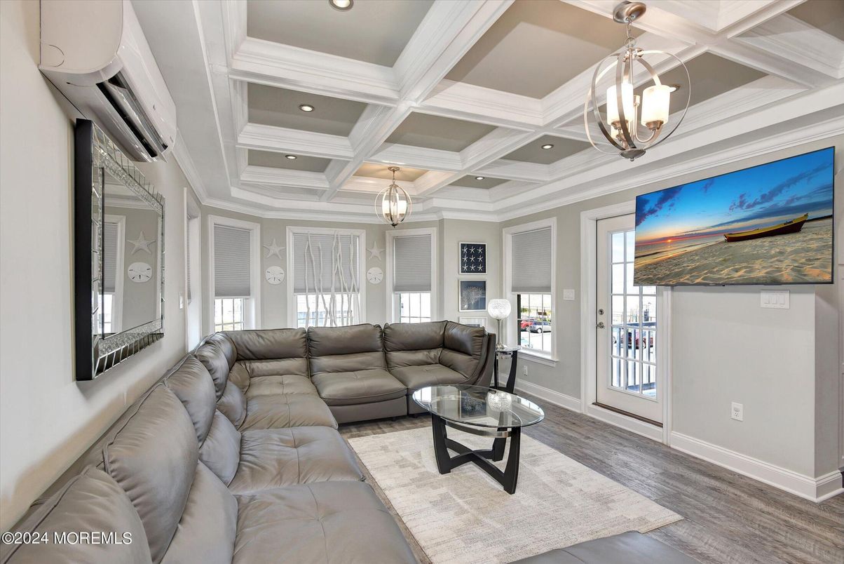 Interior, Living room, Pendant Lights, Recessed Lighting, Wood Texture Flooring