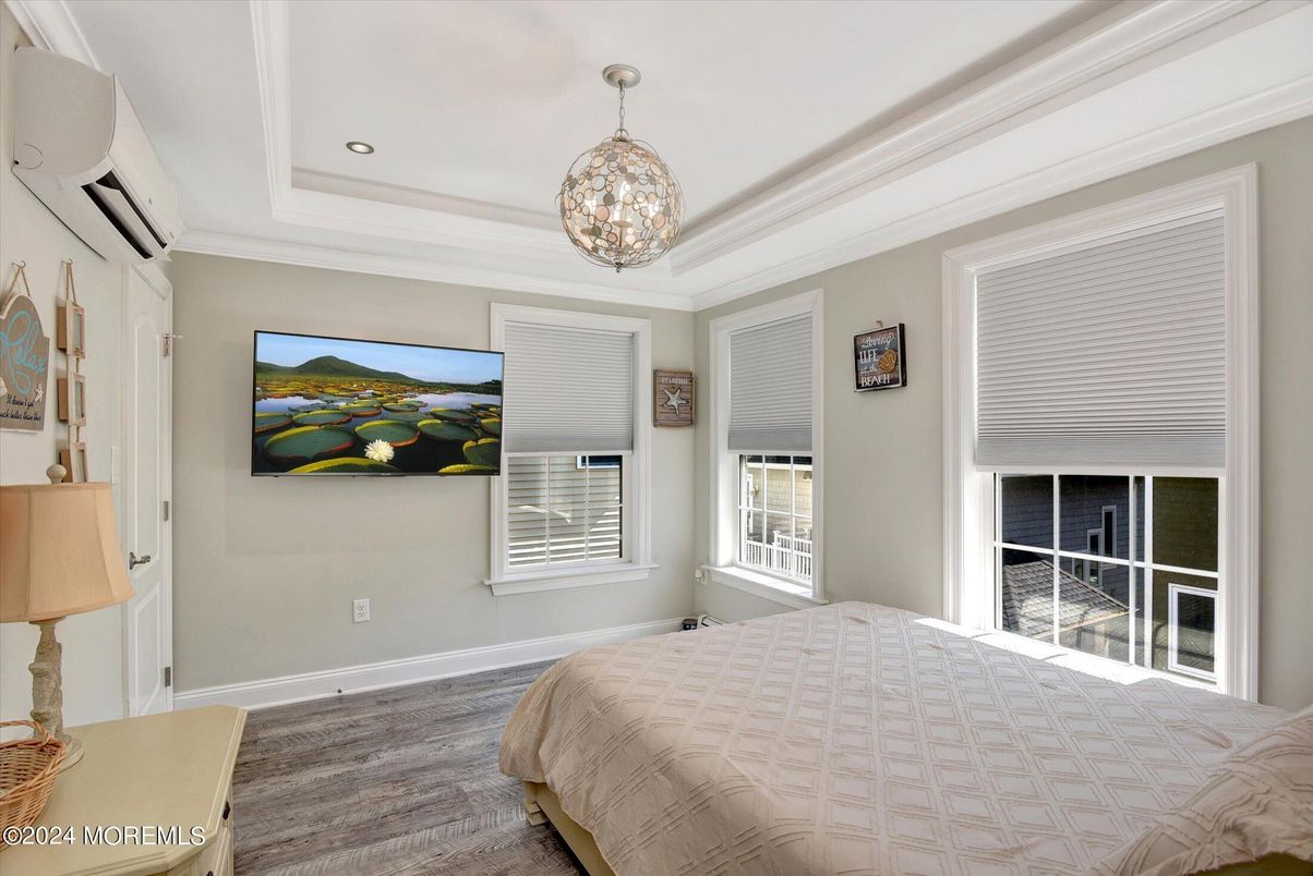 Bedroom, Interior, Pendant Lights, Recessed Lighting, Wood Texture Flooring