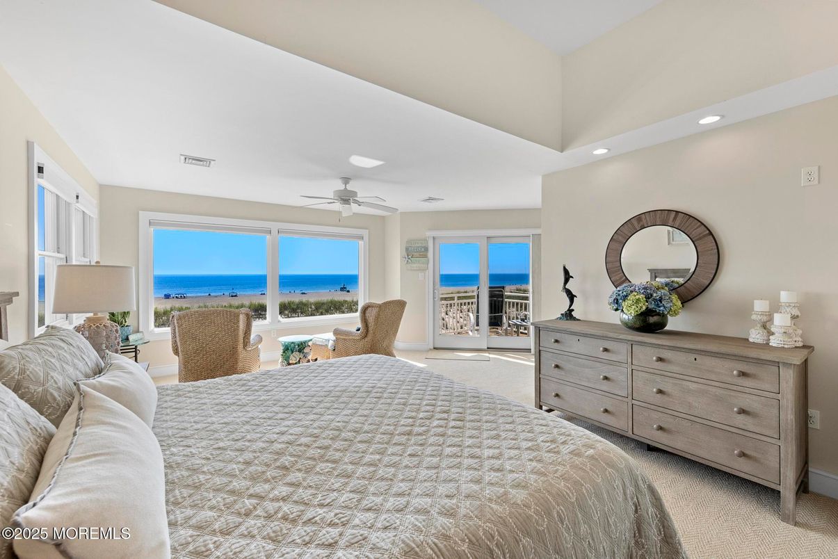 Bedroom, Interior, Recessed Lighting, Water