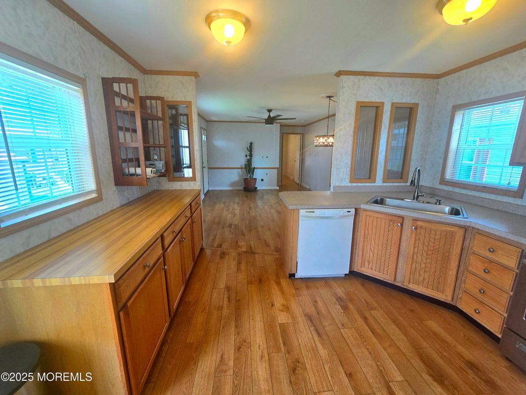 Interior, Kitchen, Pendant Lights, Wood Texture Flooring